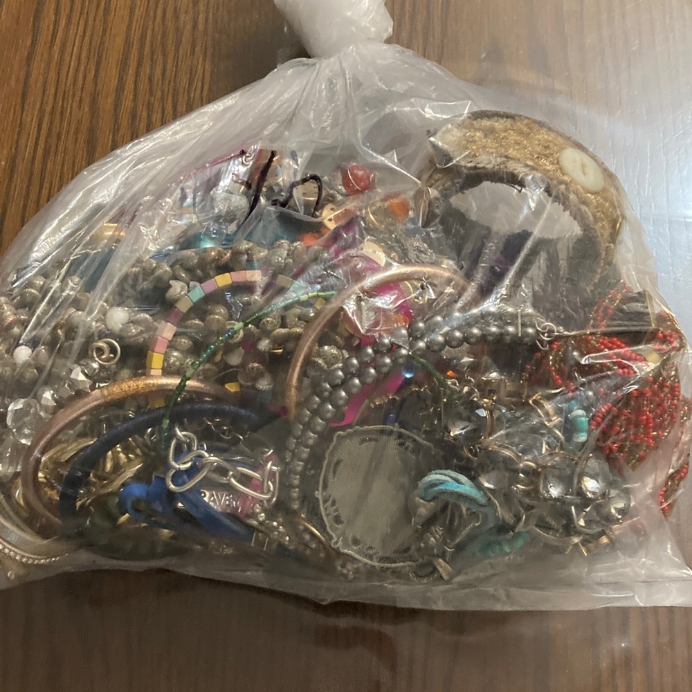 Colorful Women's assorted jewelry lot